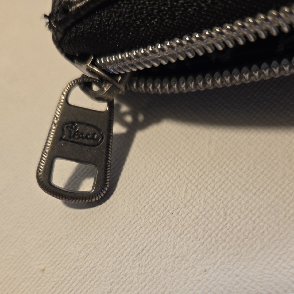 Sakroots Black and White Convertable Crossbody / Wristlet Wallet Bag - Picture 7 of 13